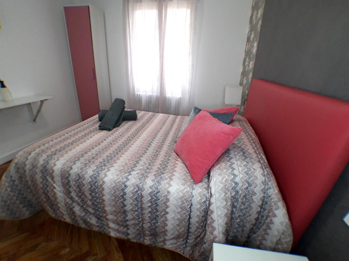 Alojamiento Turistico Miguel - Logroño Esterno foto